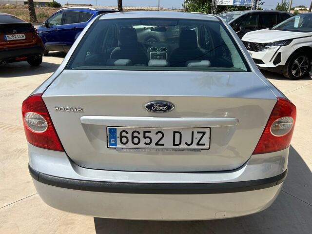 FORD FOCUS TREND 1.6 AUTO SALOON SPANISH LHD IN SPAIN 83000 MILES SUPER 2005